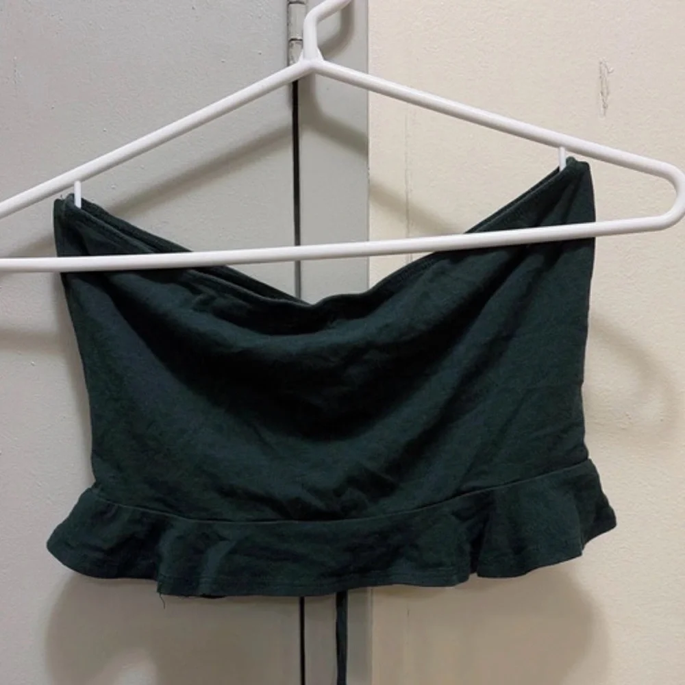 Elegant Dark Green Strapless Top - Picture 3 of 3